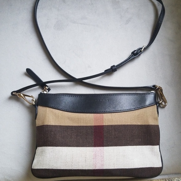 Burberry Handbags - 🅱️Burberry Cross Body bag